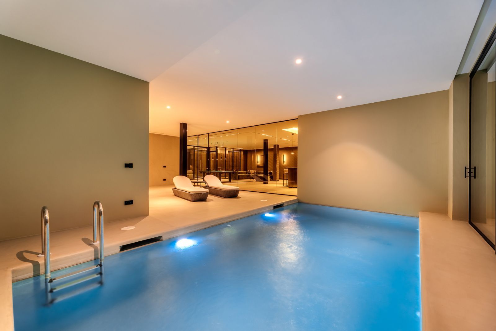 02 indoor swimming pool luxury